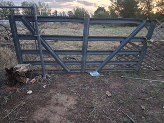 Metal gate discounted price!