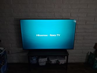 58” Hisense Roku Smart TV 4K UHD – Excellent Condition