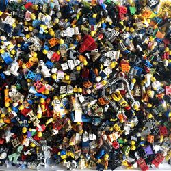 HUGE LEGO MINIFIGURES LOT ( READ DESCRIPTION)