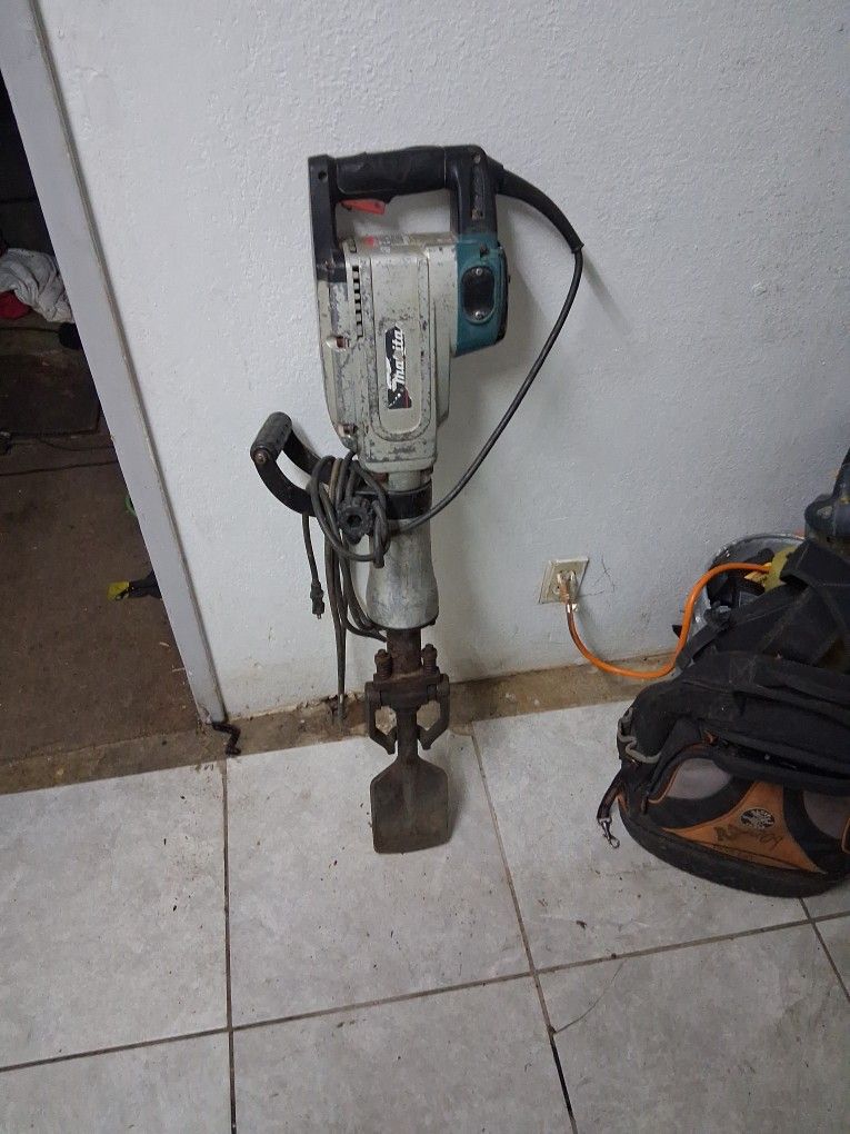 Makita Jack Hammer