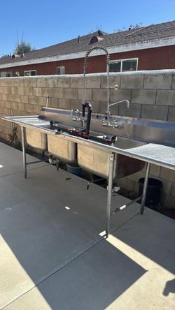 Commercial stainless steel sink
