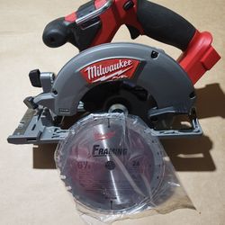 Milwaukee

M18 FUEL 18V Lithium-Ion Brushless Cordless 6-1/2 in. Circular Saw (Tool-Only)
