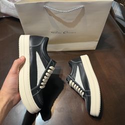 Size 11 men’s Rick Owen’s low top leather sneakers