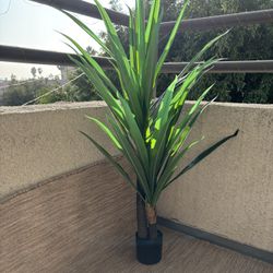 Faux Plant (and pot)