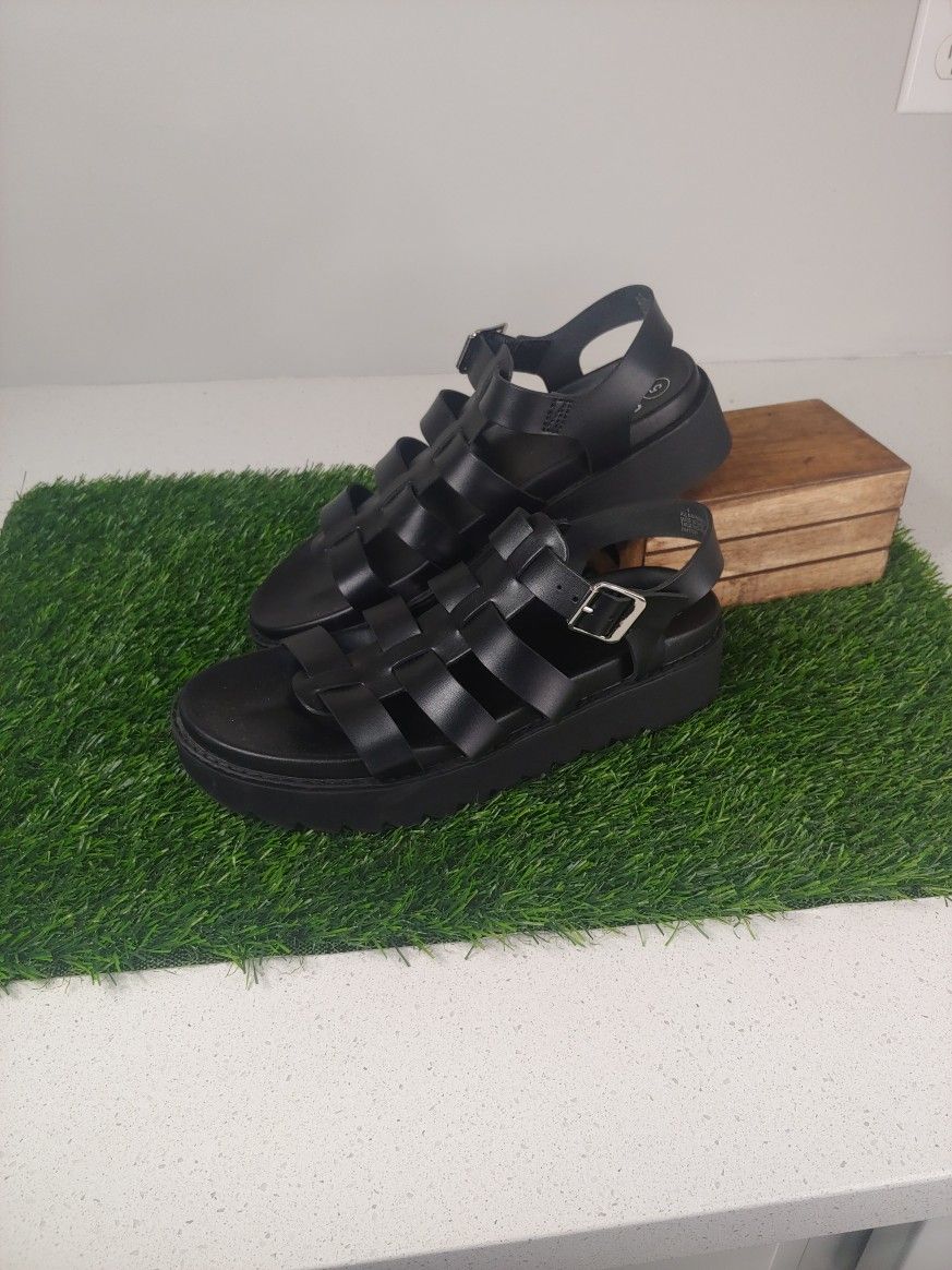 kids/girls - Art Class black sandal. size 5. Never used
