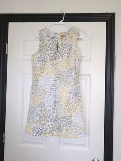 Size 8 P beaded linen blend yellow and gray animal print dress