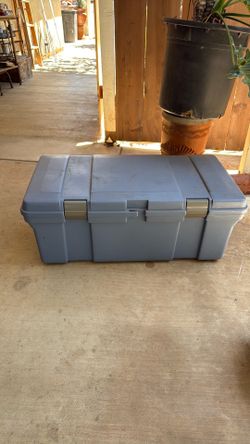 Rubbermade storage box