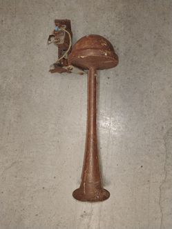 Vintage tractor "aaaohgah" horn