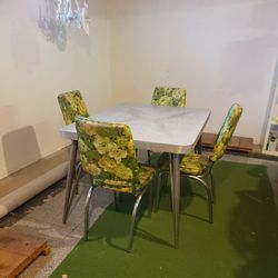 Vintage Circa 1970s Table And 4 Chairs