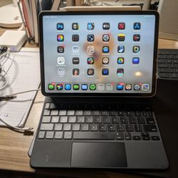 iPad Pro 11 512GB with Magic keyboard And Apple Pencil