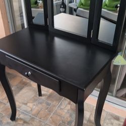 Small Black Vanity Table With Tri Fold Mirrors