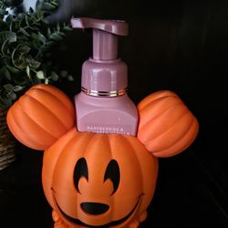 Mickey-inspired pumpkin-shaped soap holder (Soap Not Included)