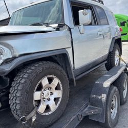 Toyota Fj Cruiser Part Out 4.0
