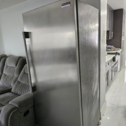 Frigidaire Upright Cooler