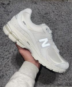 New Balance 2002R