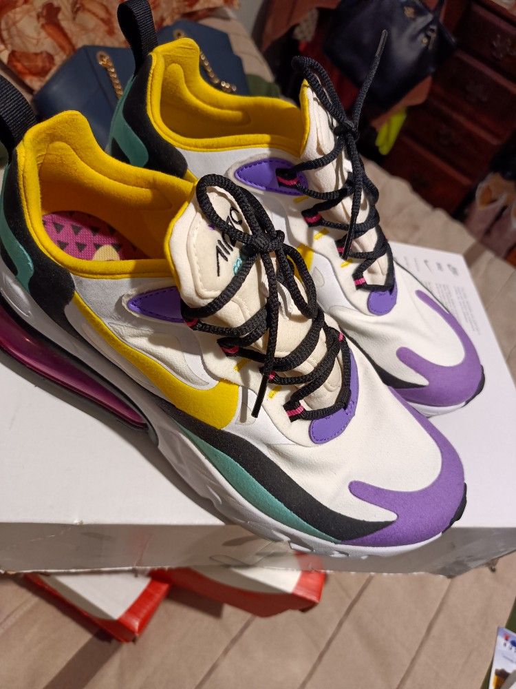 Nikes   Shoes 