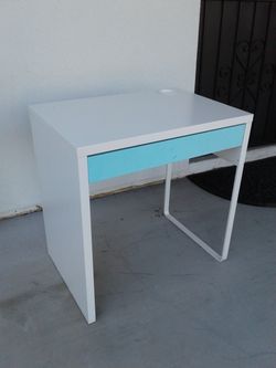 Desk with Turquoise Drawer 29w x 20L x 29H inches