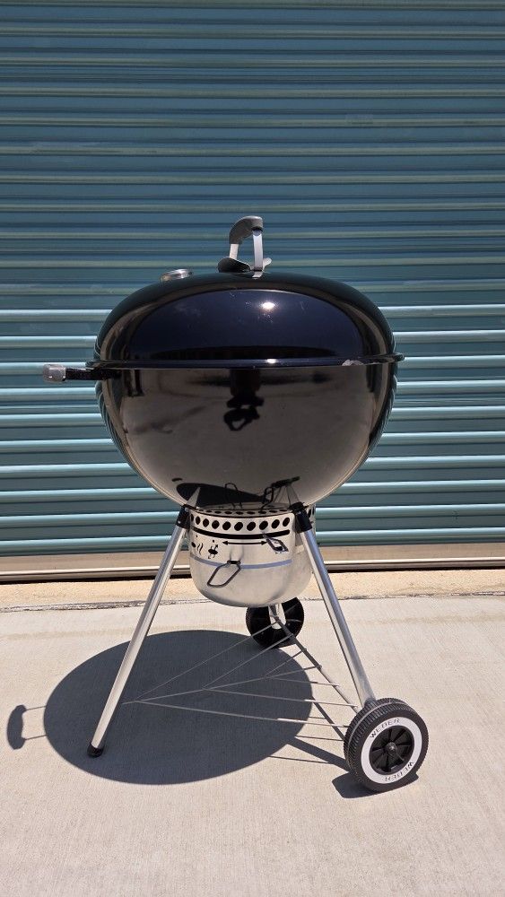 Weber 22" Premium Kettle Bbq Grill With Chimney And Charcoal Baskets