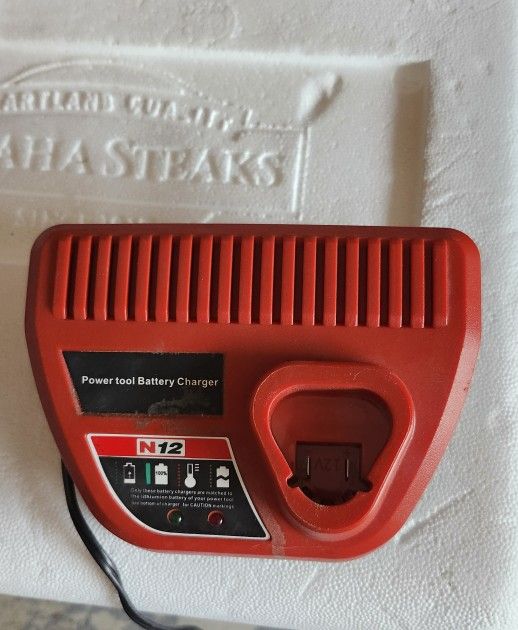 Milwaukee Charger M12