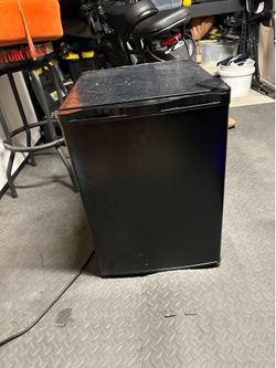 2.1 cu ft vertical freezer