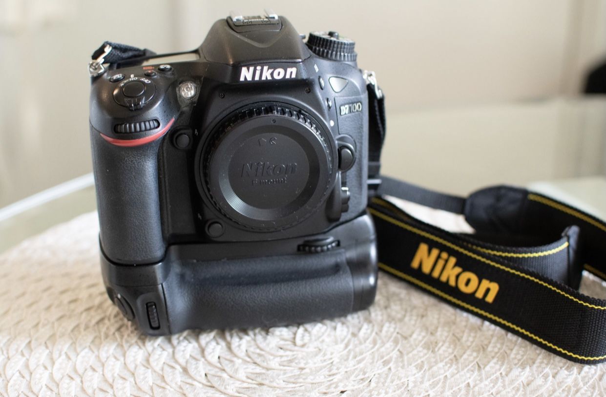 Nikon D7100 with Battery Grip- Great Condition!
