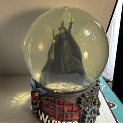 Wicked Defy Gravity Light Up Musical Snow Globe.  Comes With Original Box