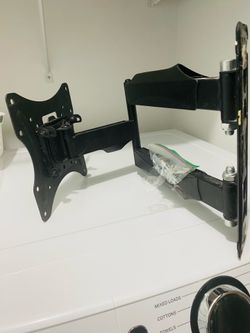 Full-Motion Articulating TV / Monitor Wall Mount (13" to 32")