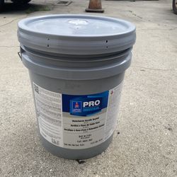 Vendo estos botes  de acrílico  color blanco  mate a 250.00 cada uno tengo tres  están nuevos