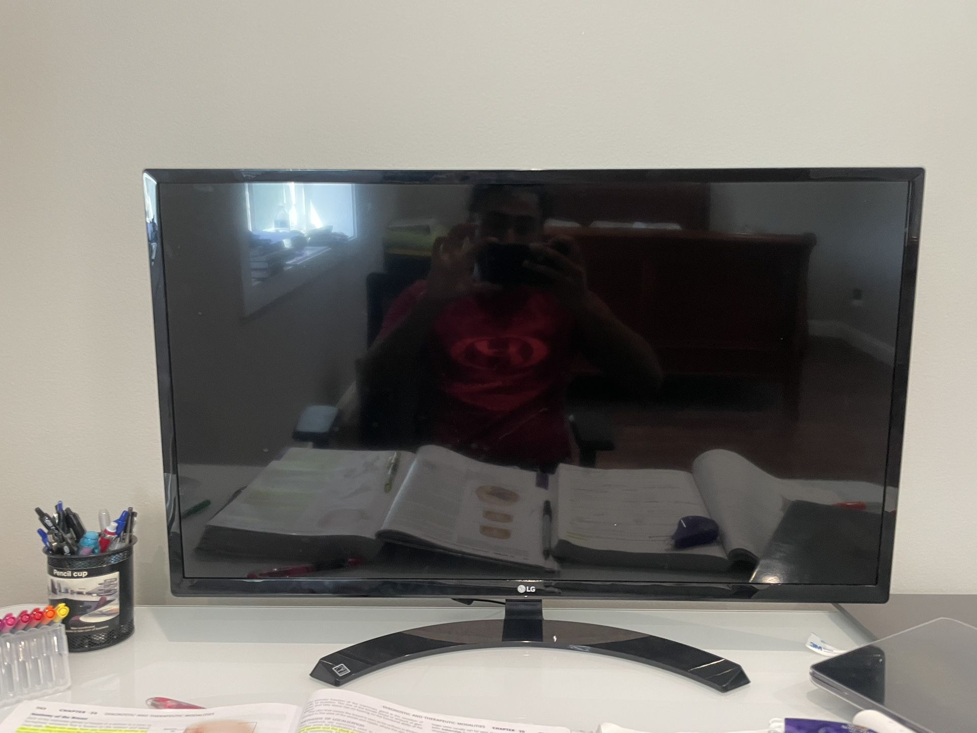 32 Inch LG monitor