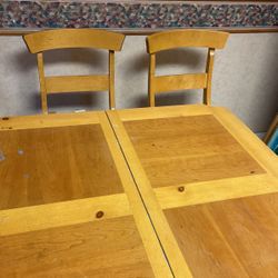 Dining Room / Kitchen Table and Chairs