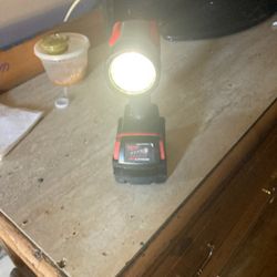 Milwaukee Flash Light 