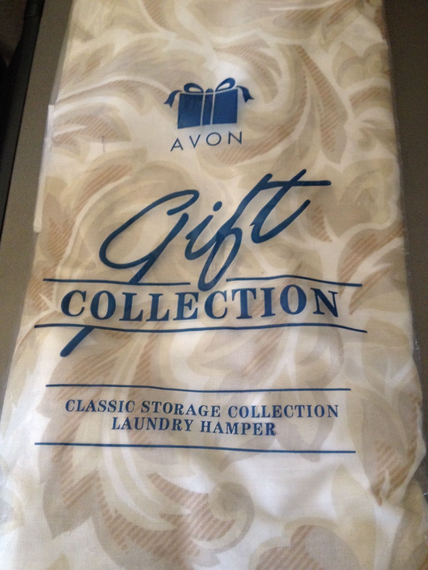 Avon Gift collection classic storage collection slain dry hamper.