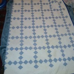     Single " IRISH CHAIN "   Quilt