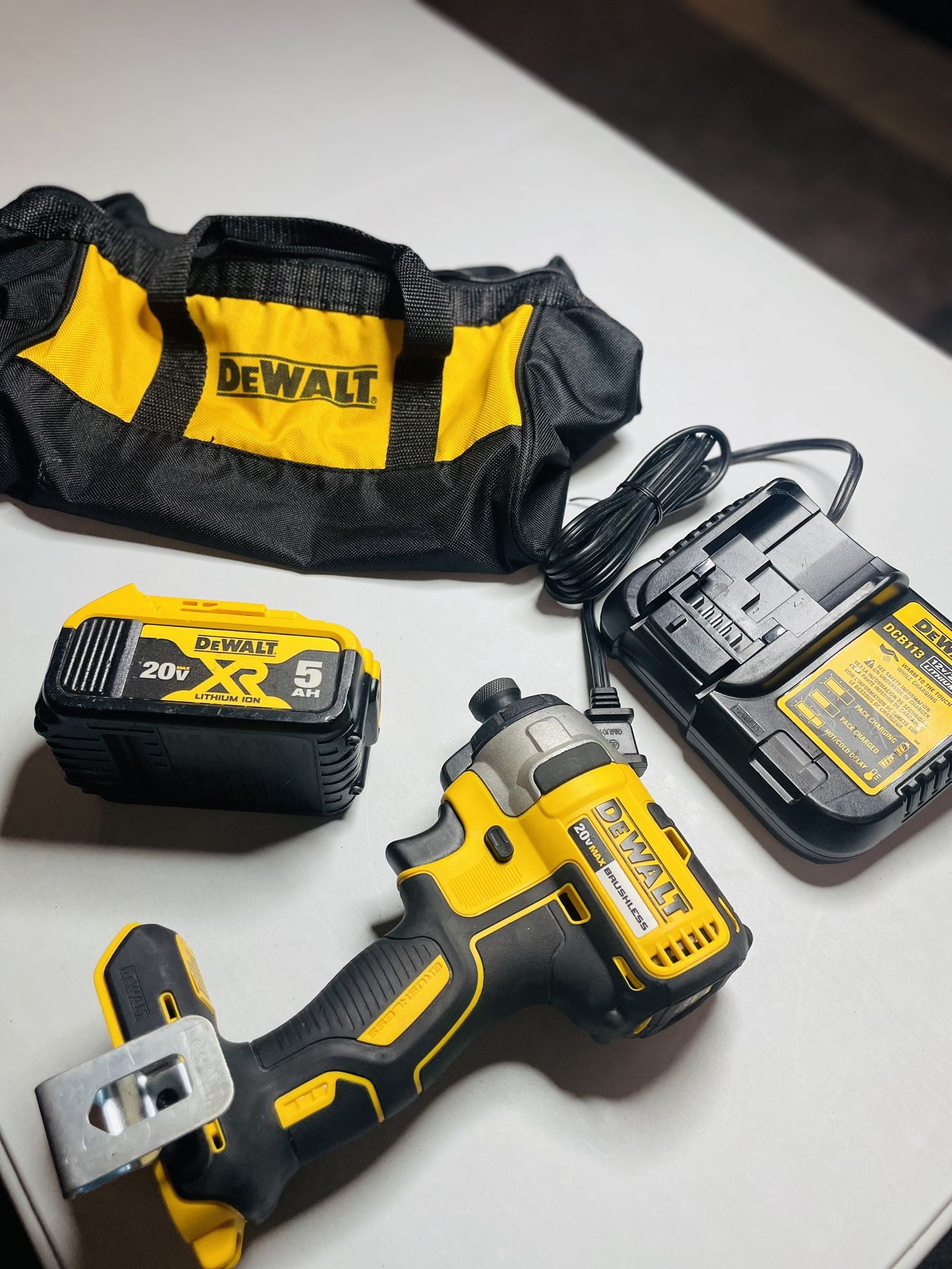 DeWalt 20V Brushless Cordless 1/4” Impact Driver Complete Set