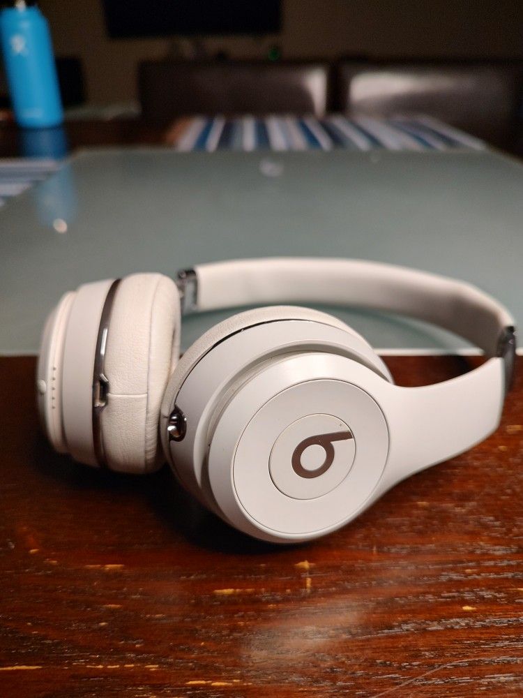 Beats Solo Beats Headphones Model A1796 BEATS SOLO WIRELESS