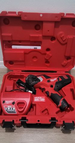 MILWAUKEE M12 12V LITHIUM-ION CORDLESS 600 MCM CABLE CUTTER  KIT 