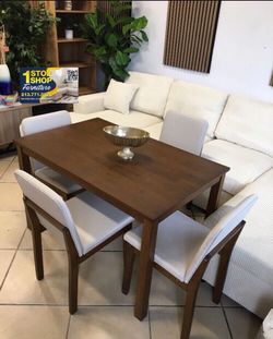 Cute! 5-pc table set walnut finish