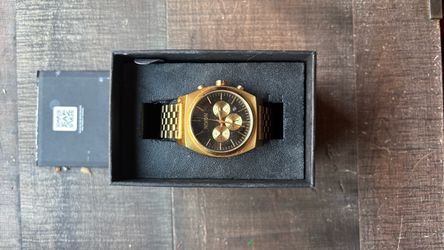 Nixon Watch (gold) (perfect condition)