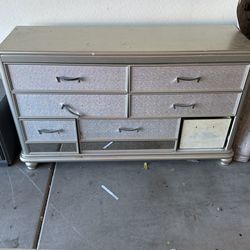 Bedroom Set For $25