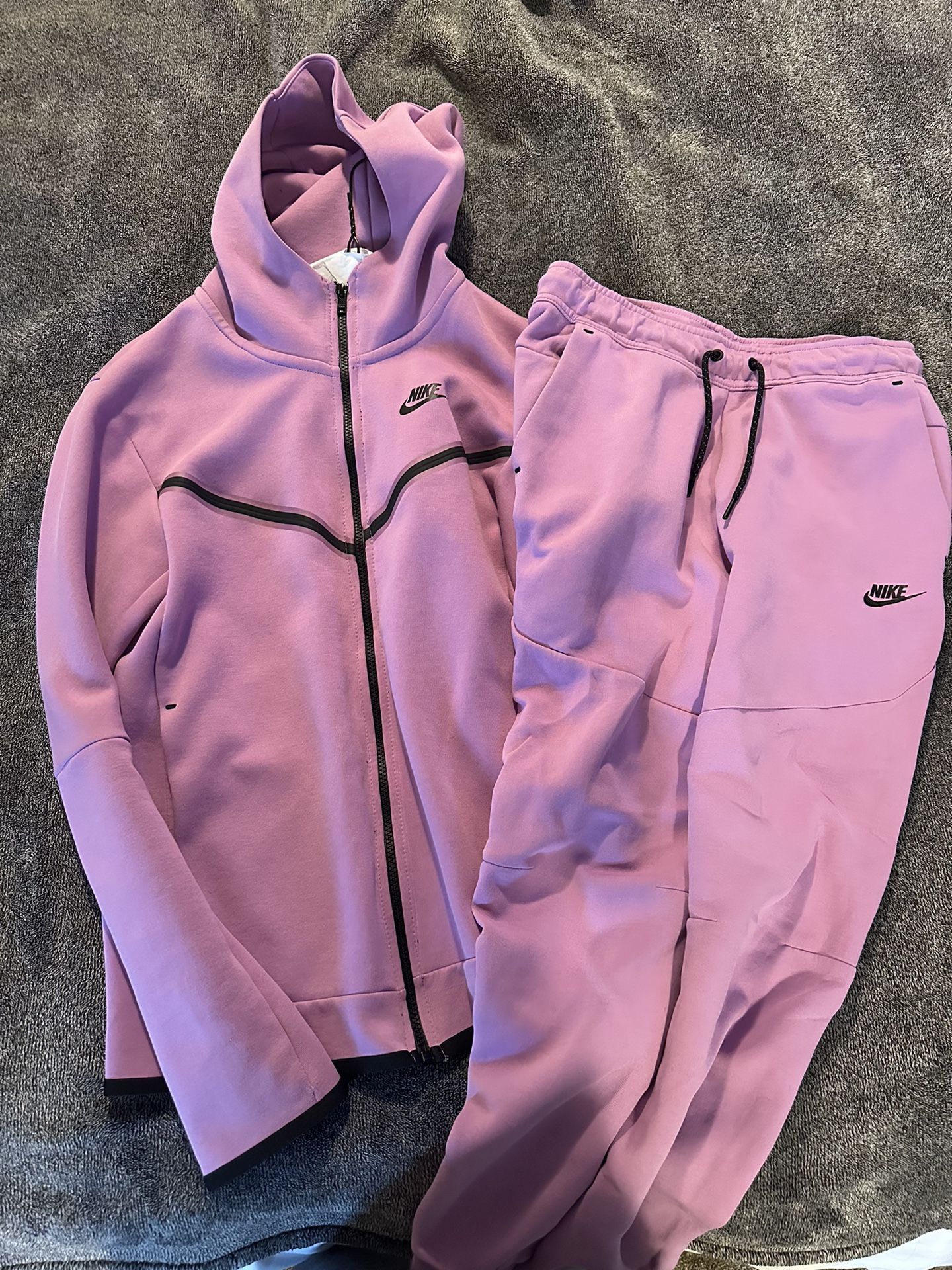 lavender color nike tech
