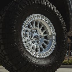 17” KMC 552 Wheels
Machine Silver Finish
Brand New In Stock
17x8.5 Rim Size 