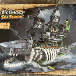 The Ghost Sea Shark Building Set