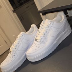 White Air Force 1’s 10 1/2