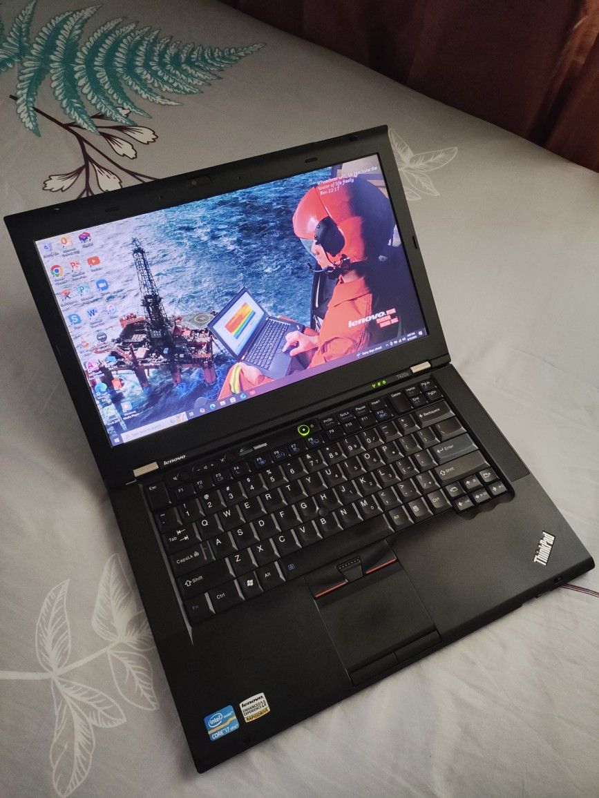14"inch Intel Core i7 Lenovo Laptop, 750GB HDD, 8GB RAM, Inbuilt Bluetooth, DVD RW📀, SD Card Reader And a WebCam. Windows 10 Installed.