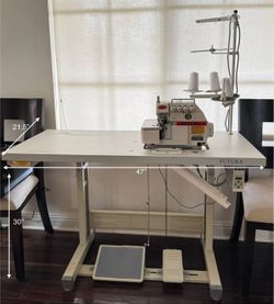 Industrial overlock sewing machine singer futura