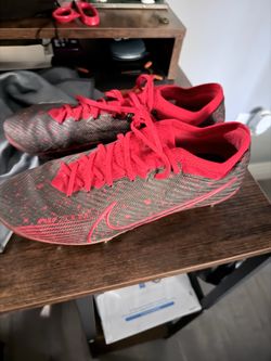 NIKE SOCCER CLEATS