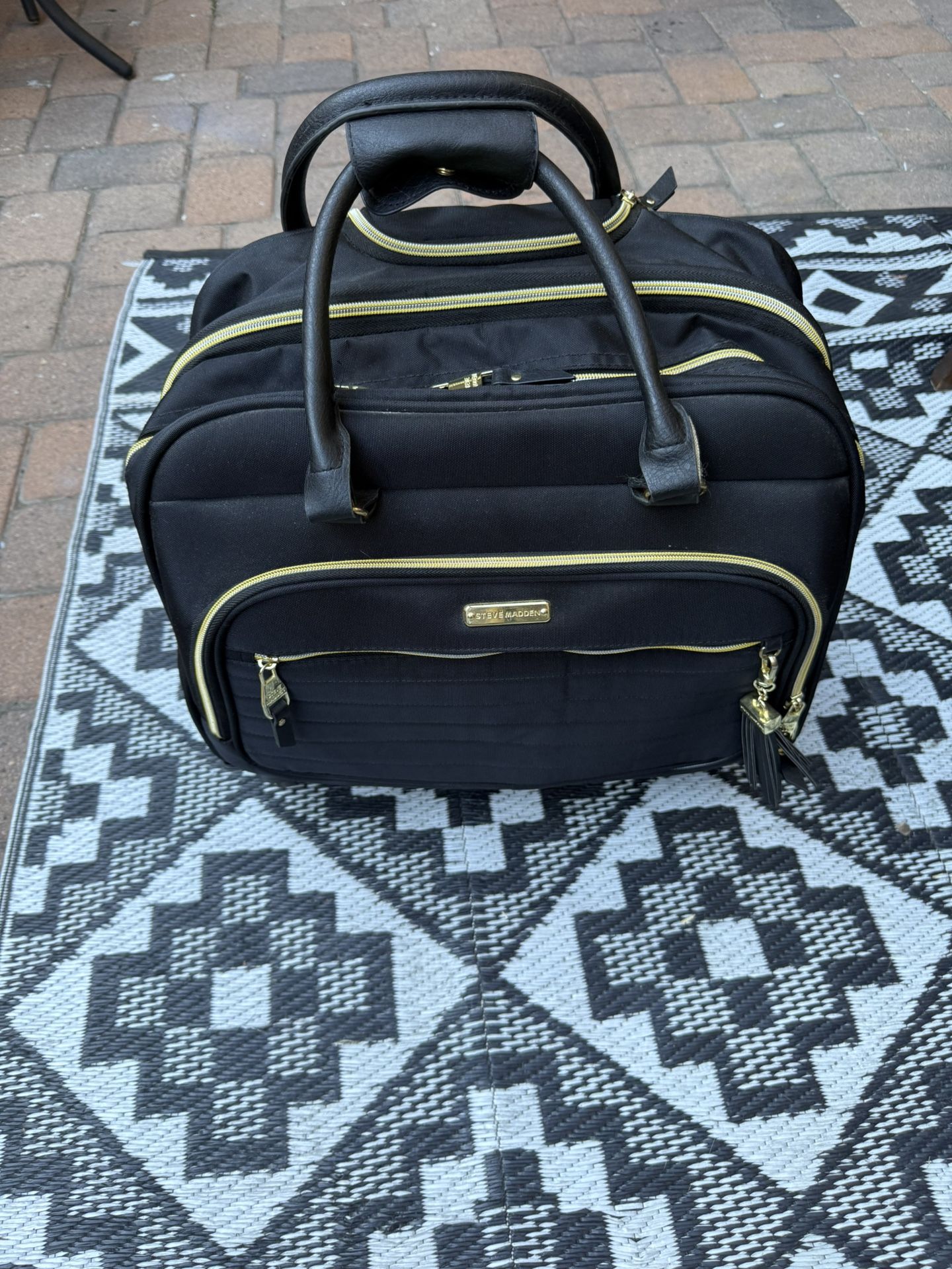 Stylish Steve Madden Rolling Travel Bag β Excellent Condition - $50
