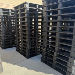 Pallets plastic
