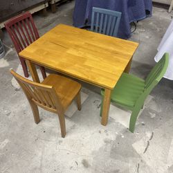 Pottery Barn Kids Carolina Play Table & 4 Chairs Set