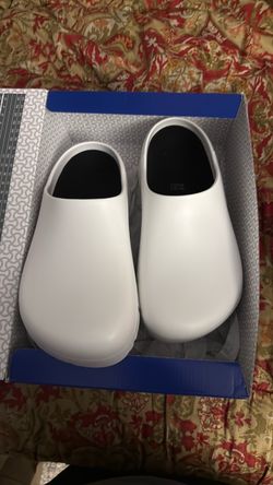 Super Birki 2.0 White Slip-On Clogs in Box